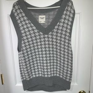 Abercrombie & Fitch v neck gray sweater vest - worn once